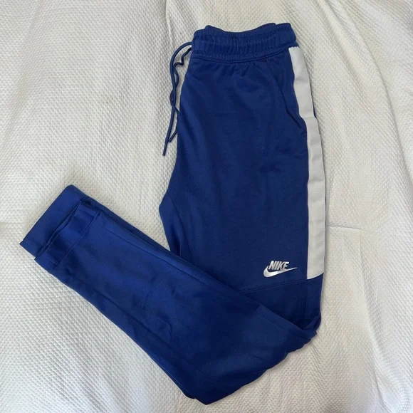 Nike Joggers - Picture 2 of 5